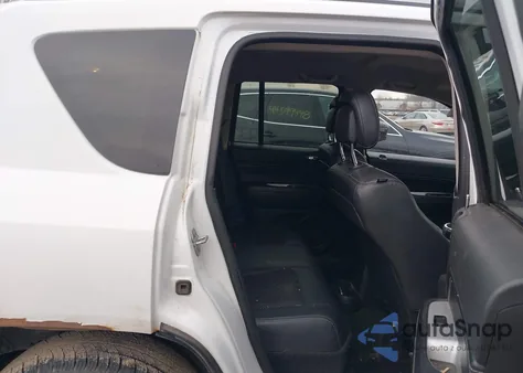 2016 Jeep Compass Latitude z USA, uszkodzony, nr VIN 1C4NJDEB5GD781380